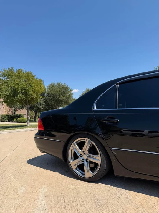 2001 Lexus LS 3rd Gen - Image 5 of 14