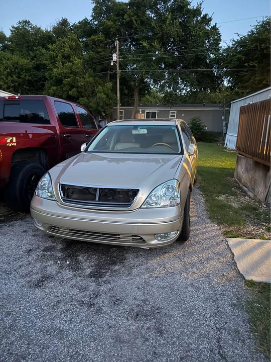 2001 Lexus LS 3rd Gen - Image 12 of 14