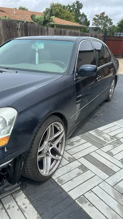 2001 Lexus LS 3rd Gen - Image 4 of 4