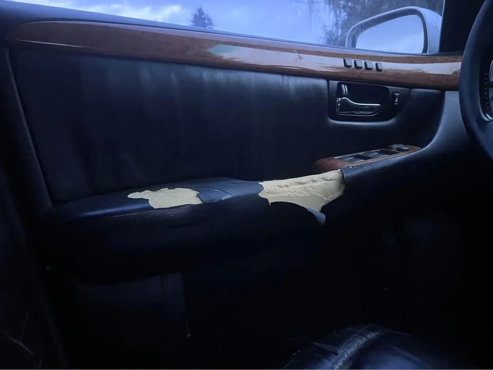 2001 Lexus LS 3rd Gen - Image 6 of 10