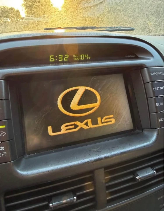2001 Lexus LS 3rd Gen - Image 5 of 20