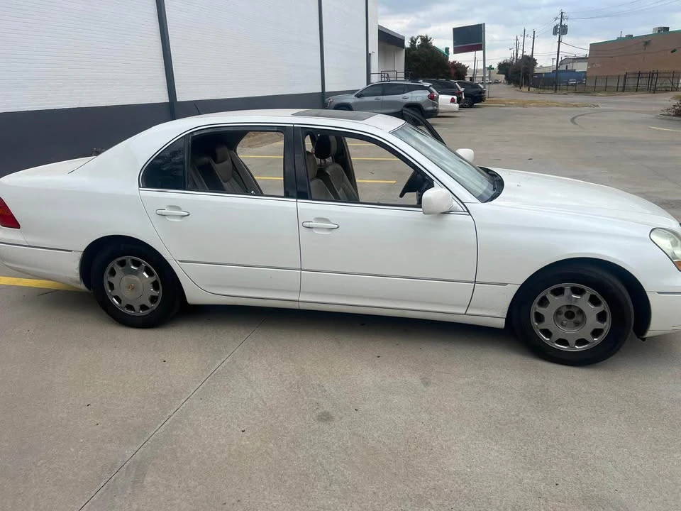 2001 Lexus LS 3rd Gen - Image 4 of 12