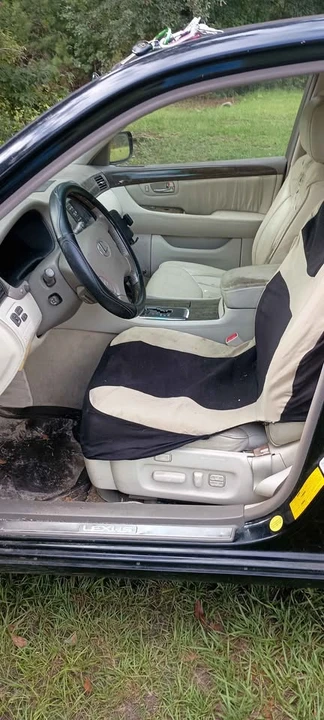 2001 Lexus LS 3rd Gen - Image 15 of 20