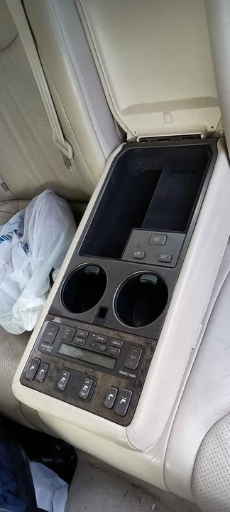 2001 Lexus LS 3rd Gen - Image 12 of 20