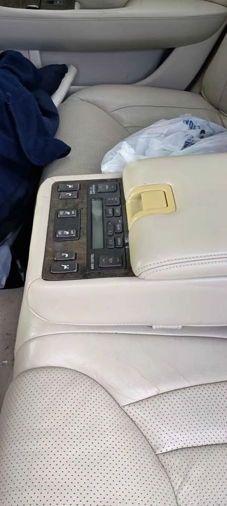 2001 Lexus LS 3rd Gen - Image 16 of 20