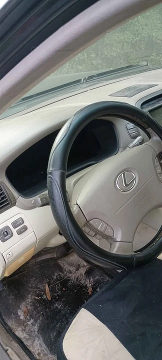 2001 Lexus LS 3rd Gen - Image 14 of 20