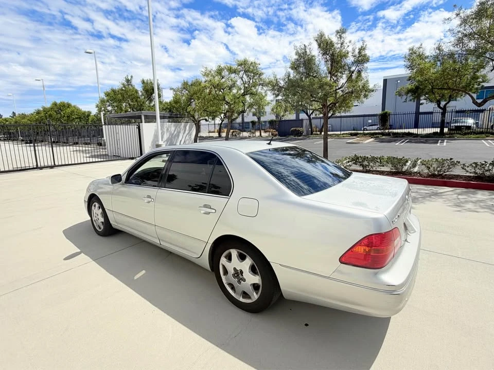 2001 Lexus LS 3rd Gen - Image 8 of 11