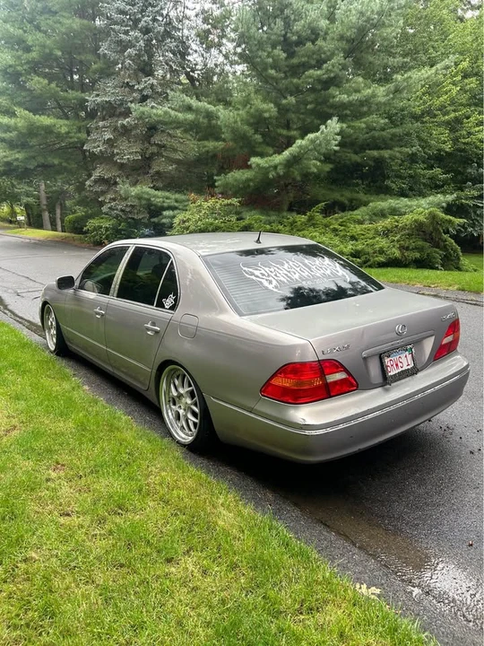 2001 Lexus LS 3rd Gen - Image 2 of 6