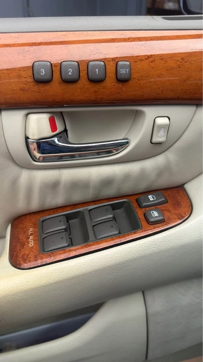 2001 Lexus LS 3rd Gen - Image 10 of 18