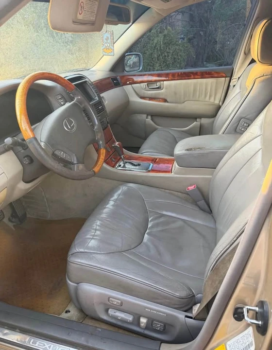 2001 Lexus LS 3rd Gen - Image 6 of 20