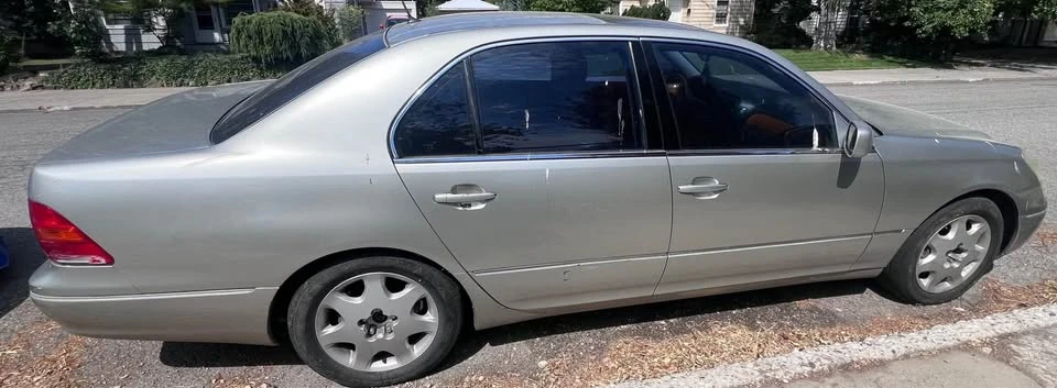 2001 Lexus LS 3rd Gen - Image 3 of 10