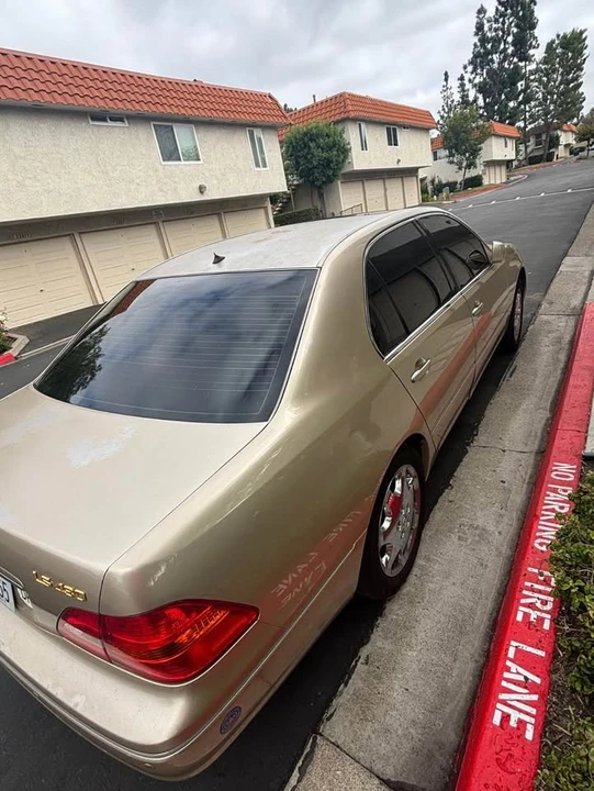 2001 Lexus LS 3rd Gen - Image 4 of 7