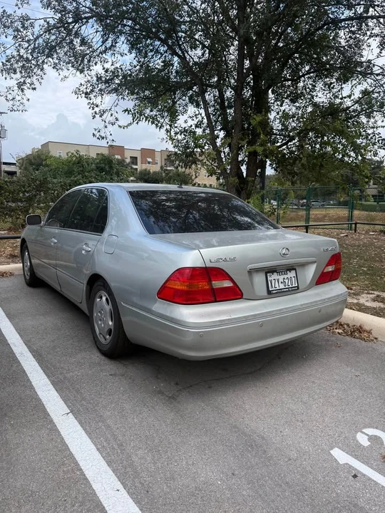 2001 Lexus LS 3rd Gen - Image 3 of 8