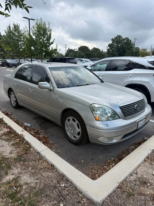 2001 Lexus LS 3rd Gen - Image 2 of 8