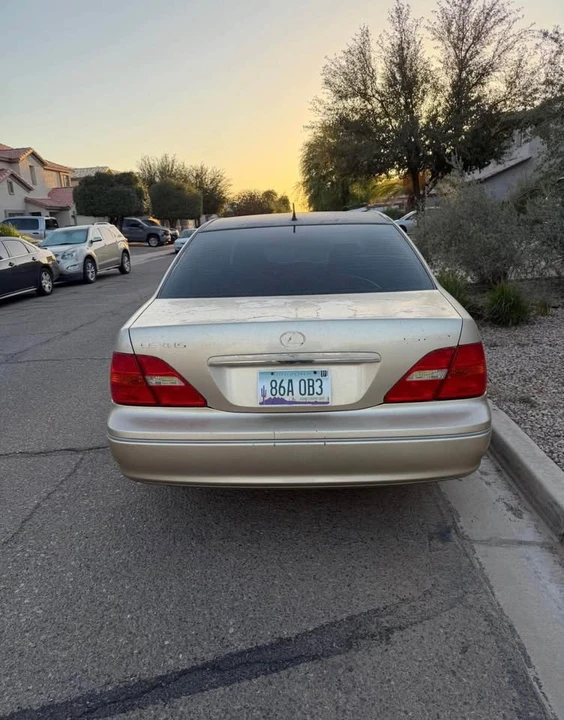 2001 Lexus LS 3rd Gen - Image 3 of 20