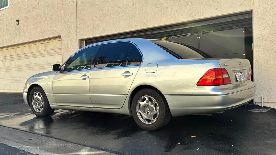 2001 Lexus LS 3rd Gen - Image 3 of 16