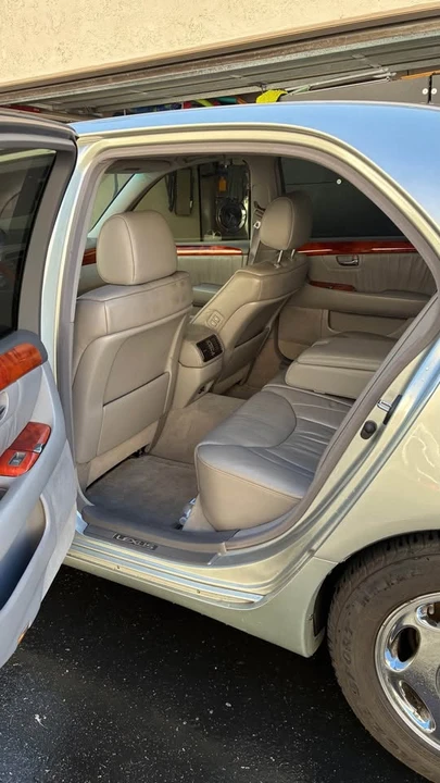 2001 Lexus LS 3rd Gen - Image 13 of 16