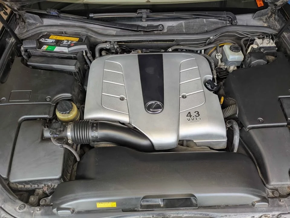 2001 Lexus LS 3rd Gen - Image 5 of 9