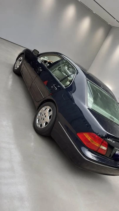 2001 Lexus LS 3rd Gen - Image 5 of 18