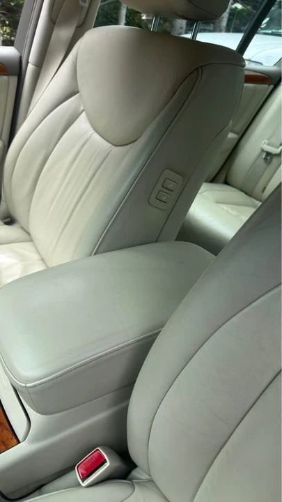 2001 Lexus LS 3rd Gen - Image 15 of 18