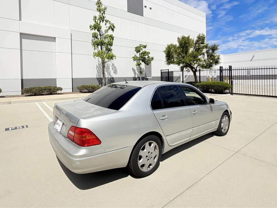 2001 Lexus LS 3rd Gen - Image 6 of 11