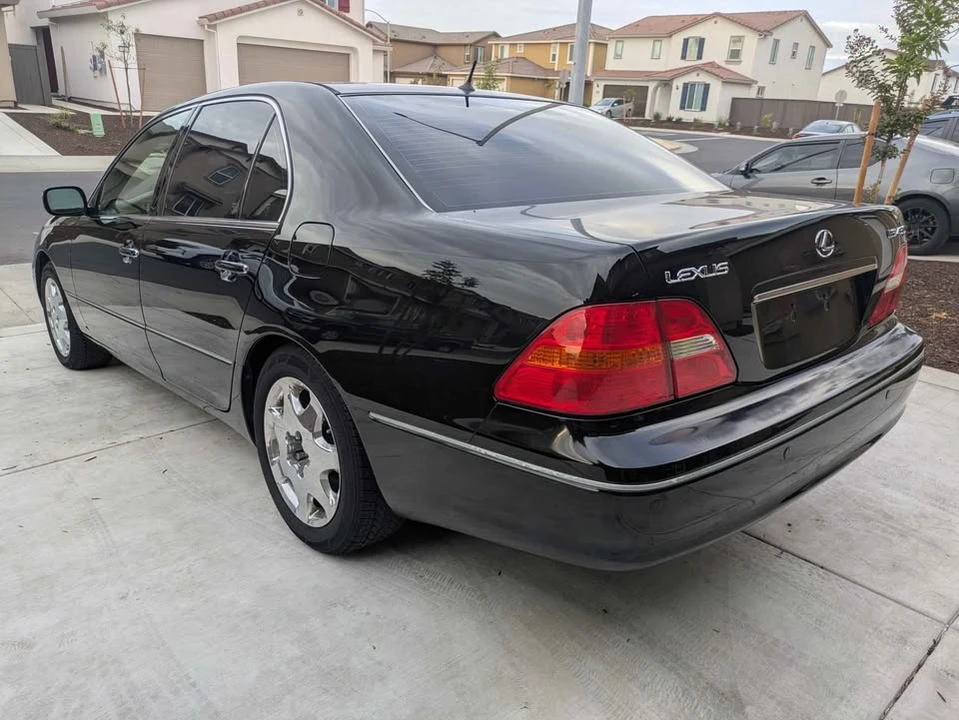 2001 Lexus LS 3rd Gen - Image 3 of 9