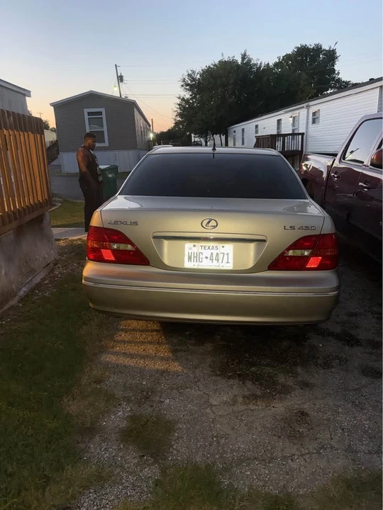 2001 Lexus LS 3rd Gen - Image 13 of 14