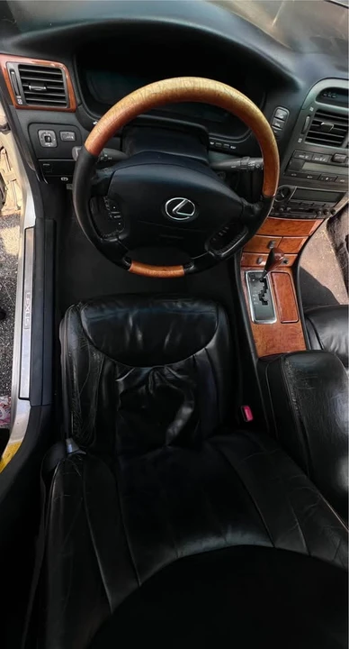 2001 Lexus LS 3rd Gen - Image 10 of 10