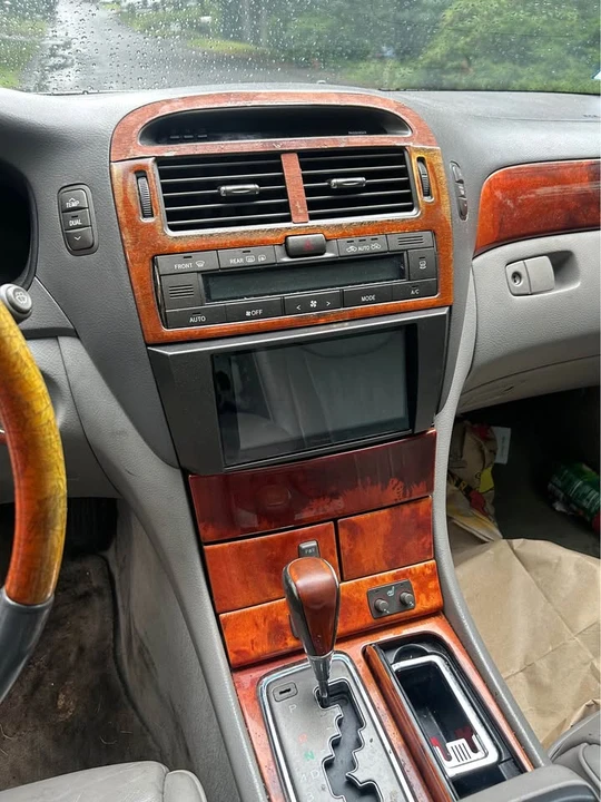 2001 Lexus LS 3rd Gen - Image 3 of 6