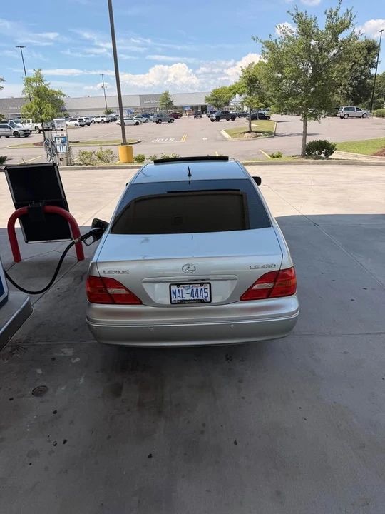 2001 Lexus LS 3rd Gen - Image 3 of 5