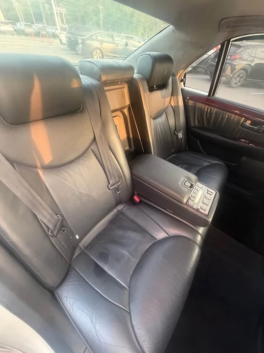 2001 Lexus LS 3rd Gen - Image 5 of 5