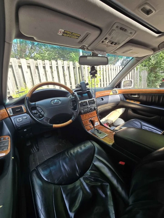 2001 Lexus LS 3rd Gen - Image 2 of 2