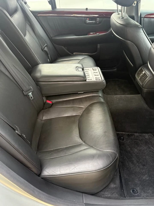 2001 Lexus LS 3rd Gen - Image 6 of 8