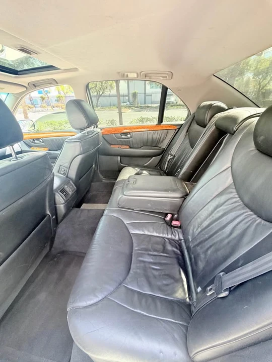 2001 Lexus LS 3rd Gen - Image 10 of 11