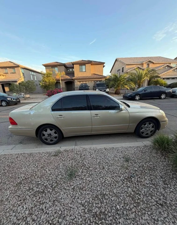 2001 Lexus LS 3rd Gen - Image 4 of 20