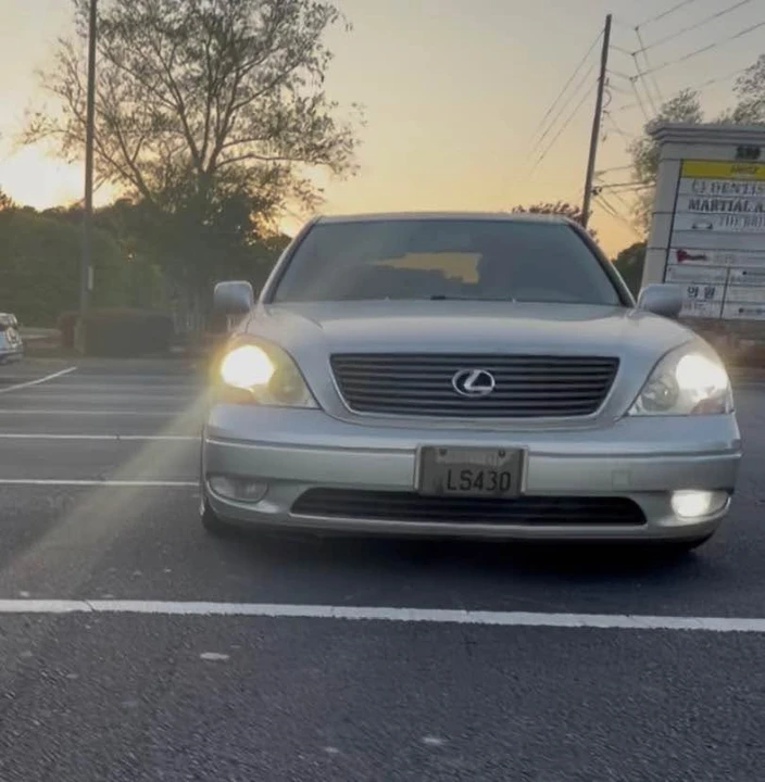 2001 Lexus LS 3rd Gen - Image 4 of 4