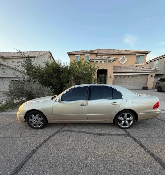2001 Lexus LS 3rd Gen - Image 2 of 20