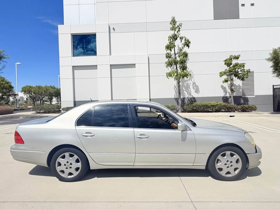 2001 Lexus LS 3rd Gen - Image 5 of 11