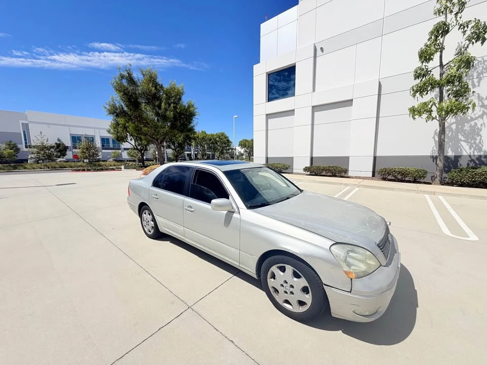 2001 Lexus LS 3rd Gen - Image 2 of 11