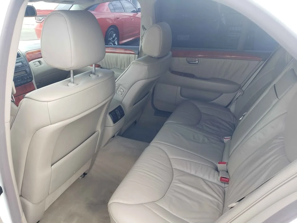 2001 Lexus LS 3rd Gen - Image 11 of 13