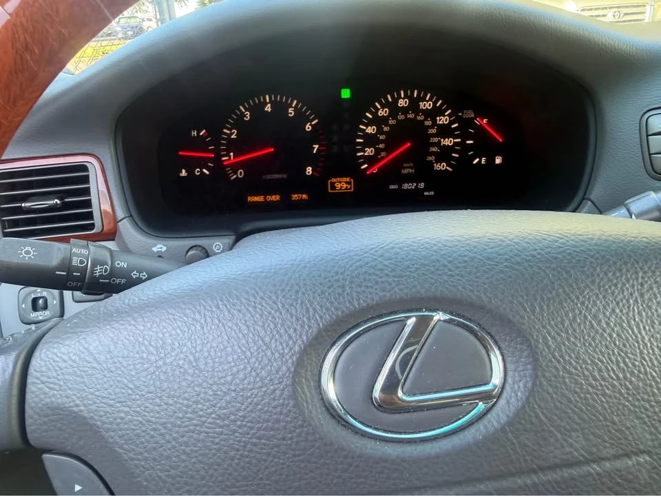 2001 Lexus LS 3rd Gen - Image 7 of 8
