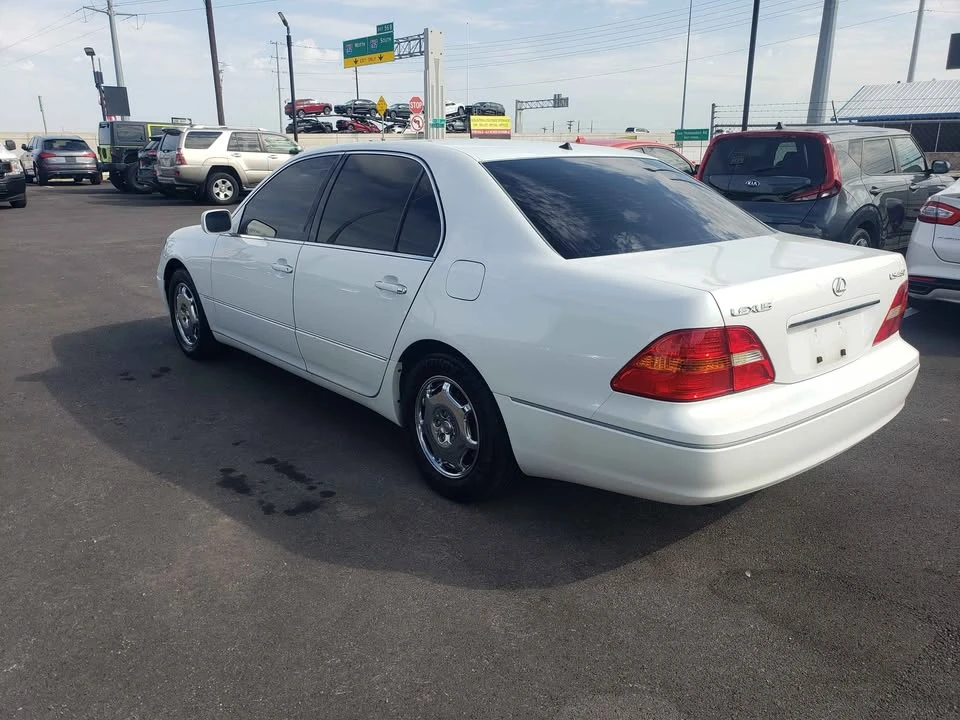 2001 Lexus LS 3rd Gen - Image 6 of 13