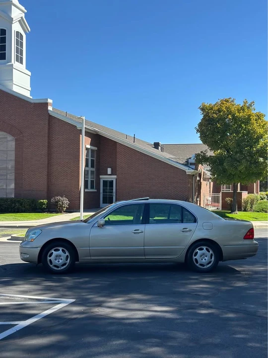 2001 Lexus LS 3rd Gen - Image 4 of 20