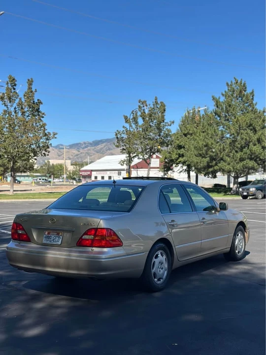 2001 Lexus LS 3rd Gen - Image 7 of 20