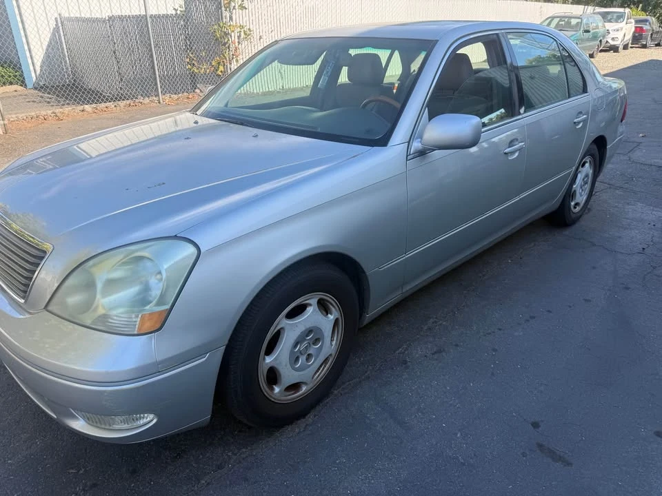 2001 Lexus LS 3rd Gen - Image 2 of 8
