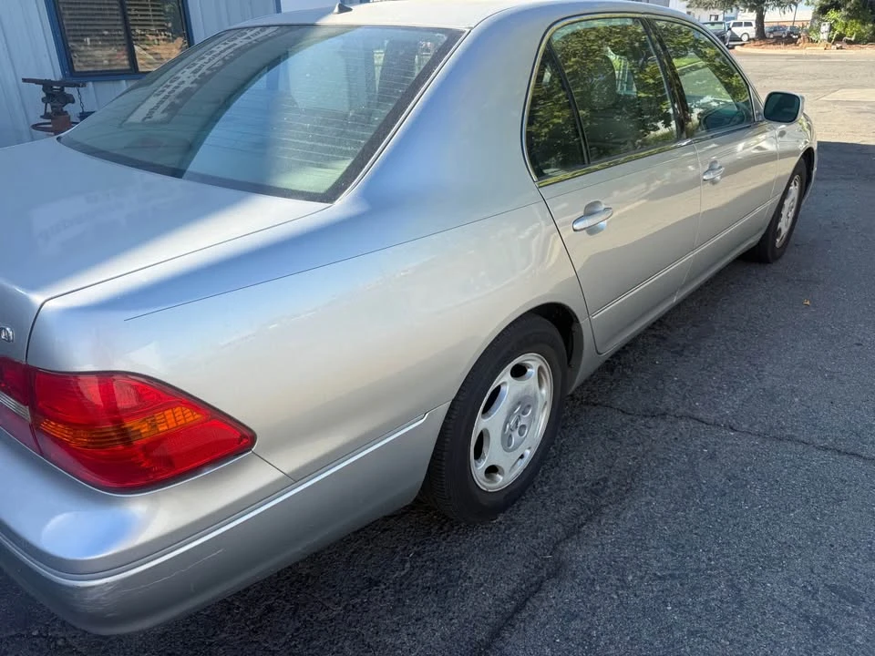 2001 Lexus LS 3rd Gen - Image 3 of 8