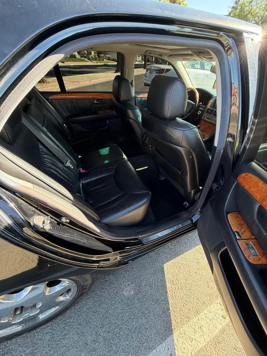 2001 Lexus LS 3rd Gen - Image 11 of 11