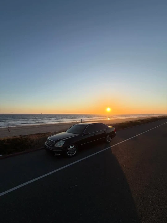 2001 Lexus LS 3rd Gen - Image 3 of 11