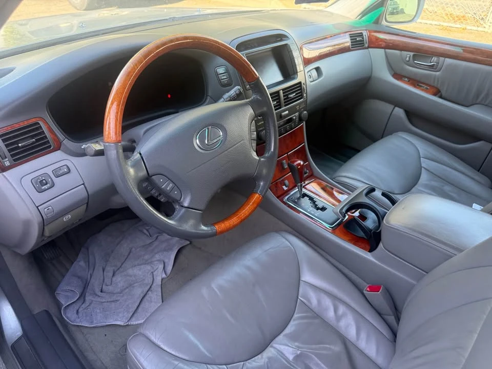 2001 Lexus LS 3rd Gen - Image 4 of 8