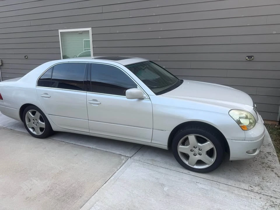2001 Lexus LS 3rd Gen - Image 2 of 8
